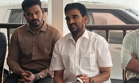 முன்னாள் எம்பி இளவரசன் அதிமுக-வில் இருந்து விலகல்