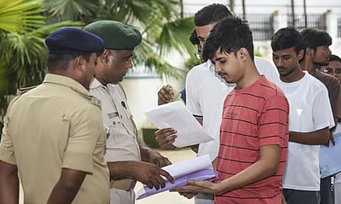 நீட் மறுதேர்வு: தேர்வெழுதும் நகர விவரம், ஹால் டிக்கெட் விரைவில் வெளியீடு -  Refund-க்கு காலக்கெடு நீட்டிப்பு