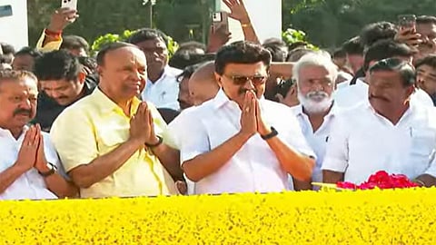 கலைஞர் கருணாநிதி பிறந்தநாள் - நினைவிடத்தில் மு.க.ஸ்டாலின் மரியாதை