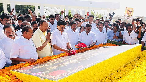 உதயசூரியனின் ஒளியால் தமிழ்நாட்டை சூழ்ந்து வரும் இருளை விரட்டியடிப்போம்! - மு.க.ஸ்டாலின்