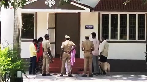 வெடிகுண்டு நிபுணர்கள்