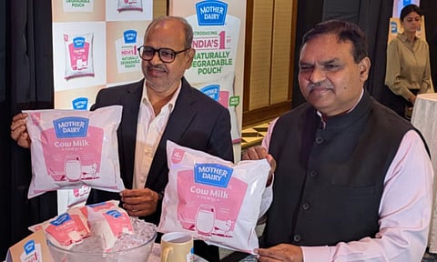 இயற்கையாகவே மண்ணில் மக்கும் பால் பாக்கெட்டை அறிமுகம் செய்தது ஒன்றிய அரசு! 