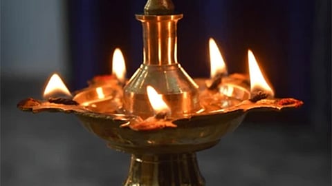வாழ்வில் ஒளியேற்றும் விளக்கு வழிபாடு