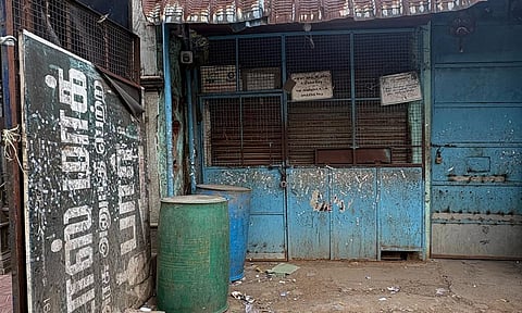 தமிழகத்தில் 717 டாஸ்மாக் கடைகளும்  மூடப்பட்டதாக அறிவிப்பு