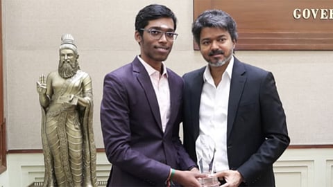 முதலமைச்சர் விஜயை சந்தித்து வாழ்த்து பெற்ற கிராண்ட் மாஸ்டர் பிரக்ஞானந்தா 