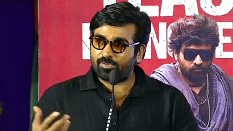 மேடையில் இசையமைப்பாளரை பாராட்டி தள்ளிய நடிகர் விஜய் சேதுபதி