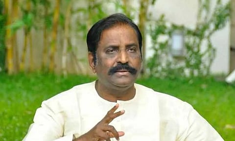 "வழிதேடுகிறவன் மேதை.. பழி போடுகிறவன் கோழை" - வைரமுத்து