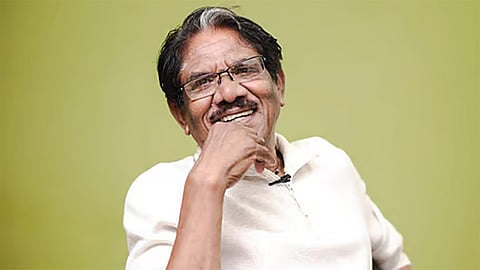 சோகத்தில் சொந்த ஊர் மக்கள்  - பாரதிராஜா படத்துக்கு மாலை அணிவித்து அஞ்சலி