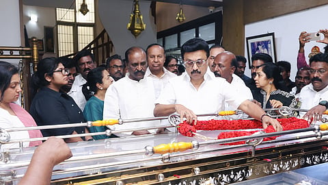 மறைந்த பாரதிராஜாவின் உடலுக்கு மு.க.ஸ்டாலின் நேரில் அஞ்சலி