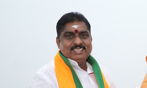 புதுவை: பாஜக அமைச்சர் பாதுகாப்பு  வாகனங்கள் திடீர் 'வாபஸ்'!