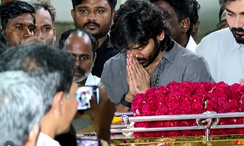 பாரதிராஜா உடலுக்கு நடிகர் தனுஷ் அஞ்சலி