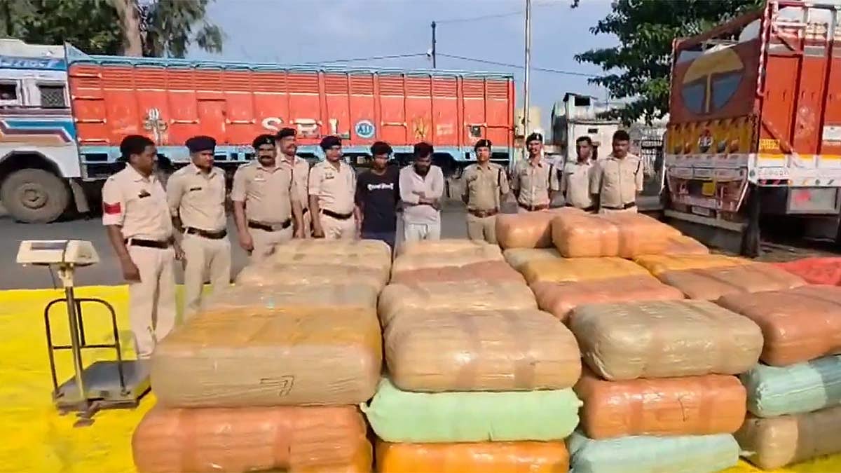 சத்தீஸ்கரில் ரூ.10 கோடி மதிப்புள்ள போதைப்பொருட்கள் பறிமுதல் - 2 பேர் கைது