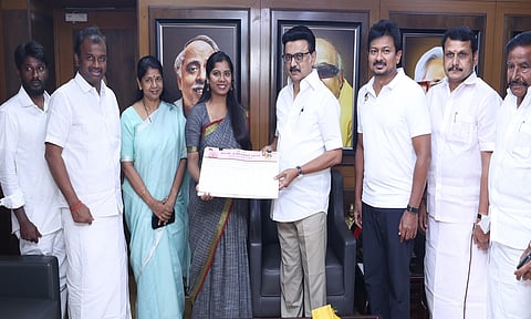 Srinidhi joined DMK