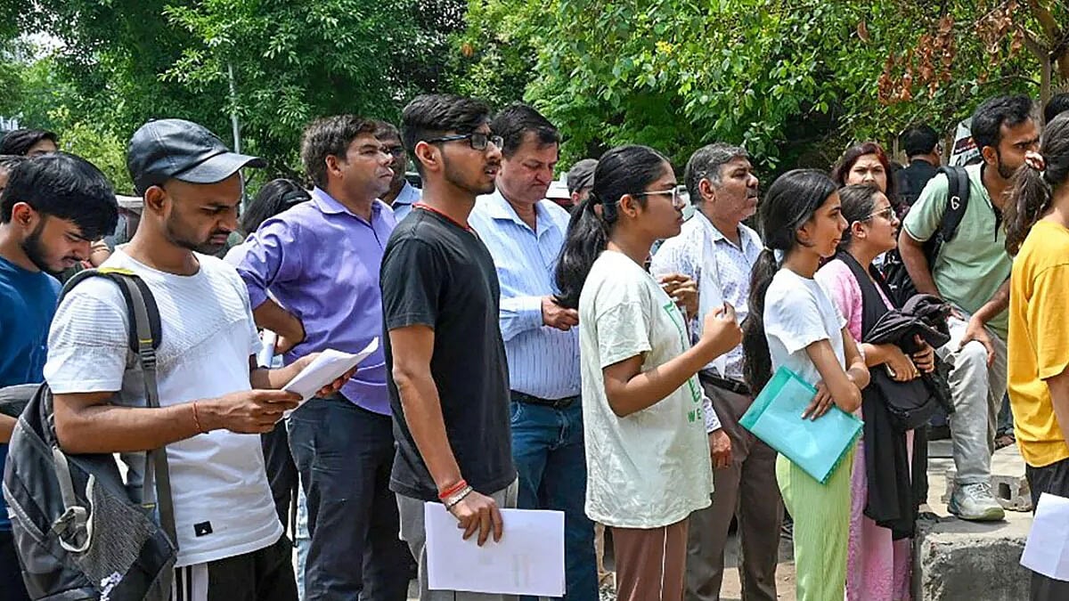 நாளை நீட் தேர்வு: மாணவர்கள் மறக்காமல் கொண்டு வர வேண்டிய முக்கிய ஆவணங்கள் எவை? அரசு வெளியிட்ட செக்லிஸ்ட்!