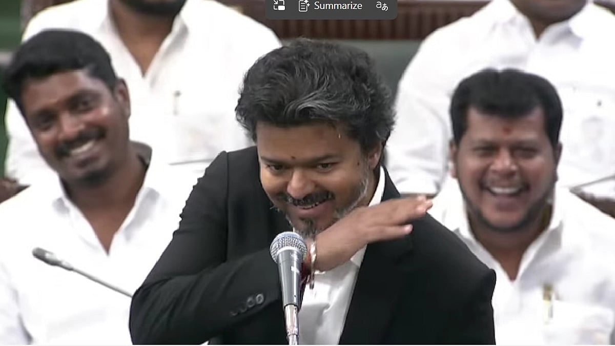 முன்னாள் முதல்வர் போல் சைகை காட்டிய முதலமைச்சர் விஜய்: அதிர்ந்தது சட்டசபை