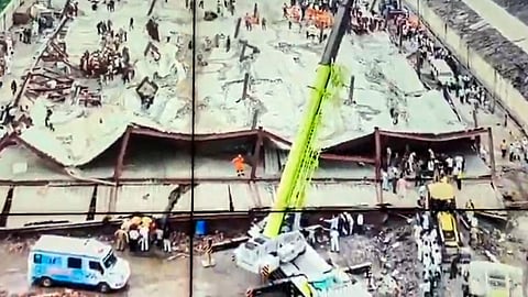 கொல்கத்தா கட்டிடம் இடிந்து விழுந்த விபத்து - 5 பேர் உயிரிழப்பு