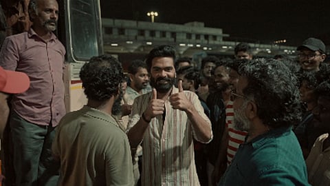 அரசன் படப்பிடிப்பில் நடிகர் சிம்பு மற்றும் படக்குழுவினர்.