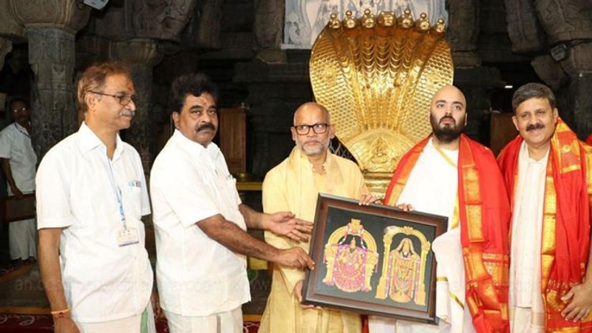 திருப்பதி வெங்கடேச பெருமாளுக்கு தலைமுடியை காணிக்கையாக செலுத்திய ஆனந்த் அம்பானி