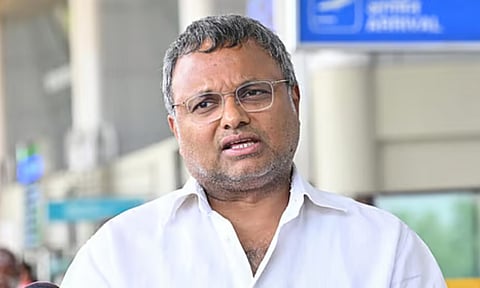 தொடரும் எம்.எல்.ஏக்கள் ராஜினாமா: ‘வாக்காளர்களை அவமதிக்கும் செயல்’ - கார்த்தி சிதம்பரம் விமர்சனம்