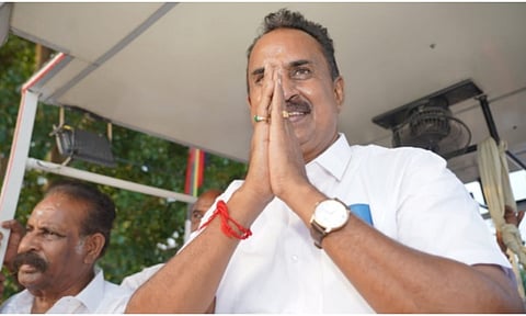 ‘எங்களுக்கு பதவி வேண்டாம்’: எஸ்.பி. வேலுமணி உள்ளிட்ட 9 பேர் இபிஎஸ்க்கு கூட்டறிக்கை!