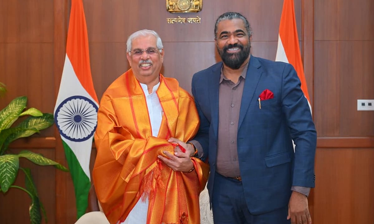 தமிழ்நாடு அரசின் டெல்லி சிறப்பு பிரதிநிதி வெங்கட நாராயணா ஆளுநருடன் சந்திப்பு