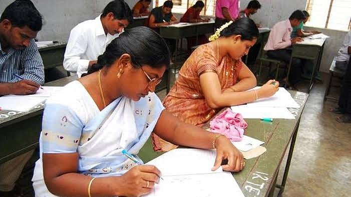 தமிழ்நாடு முழுவதும் 1,67,743 பேர் எழுதும் ஆசிரியர் தகுதித் தேர்வு- தேர்வை எழுத உற்சாகமாக வந்த தேர்வர்கள்!