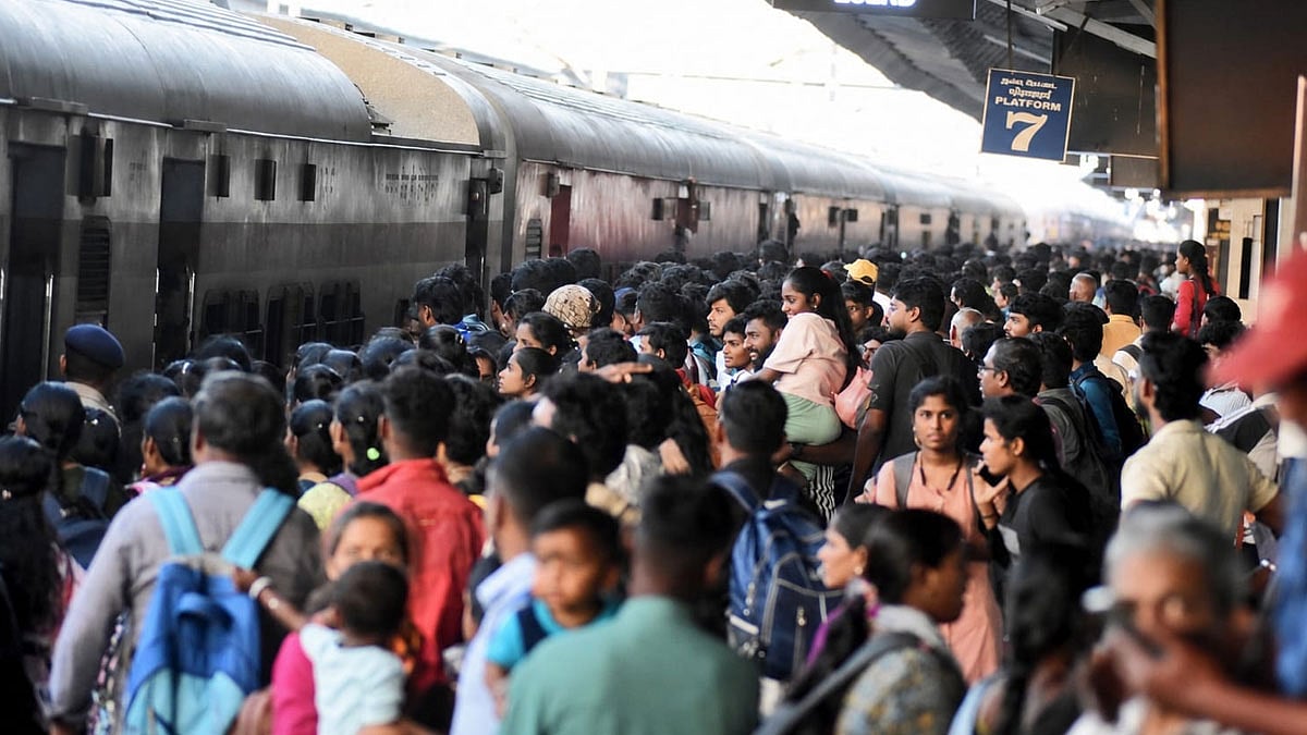  41 புறநகர் ரயில்கள் ரத்து-தாம்பரம் ரயில் நிலையத்தில் அலைமோதிய பயணிகள் கூட்டம்! 
