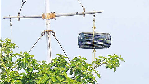 நாகை துறைமுகத்தில் 1-ம் எண் புயல் எச்சரிக்கை கூண்டு ஏற்றம்