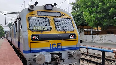 பயணிகள் ரெயில்