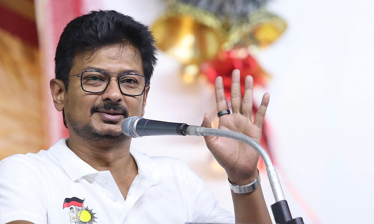 மகன் பட்டமளிப்பு விழா:  உதயநிதி ஸ்டாலின் லண்டன் பயணம்