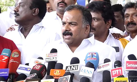 ‘கழுதை தேய்ந்து கட்டெறும்பான கதை’ அதிமுகவிற்குத்தான் பொருந்தும் - மாணிக்கம் தாகூர் விமர்சனம்