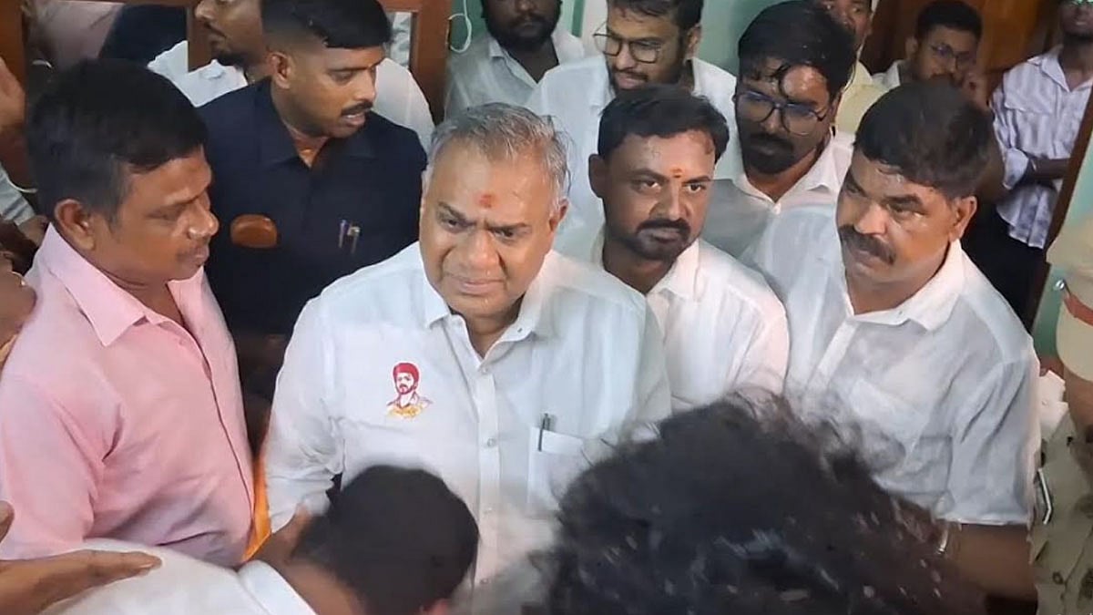 இன்று பிறந்தநாள்: தமிழக அமைச்சர் என்.ஆனந்துக்கு வாழ்த்து தெரிவிக்க குவிந்த தவெக தொண்டர்கள்