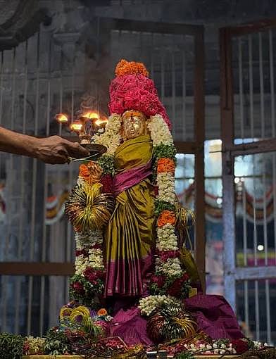 ஆடி மாதம் அம்மனுக்கு வளைகாப்பு...