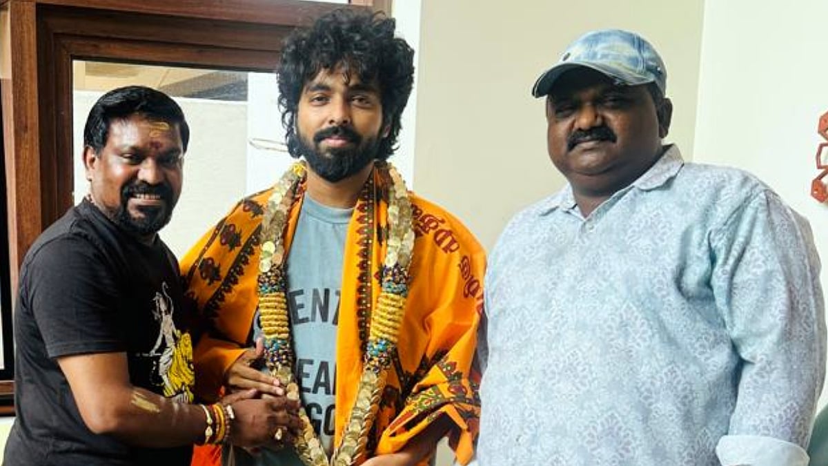 3வது தேசிய விருது : ஜி.வி. பிரகாஷ் குமாருக்கு பாடகர் வேல்முருகன் காசு மாலையுடன் பாராட்டு!