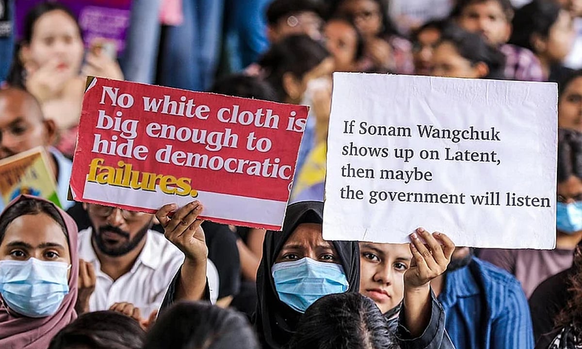 டெல்லியில் பரபரப்பு: நாடாளுமன்ற முற்றுகை போராட்டத்தால் 163 தடை உத்தரவு அமல்!