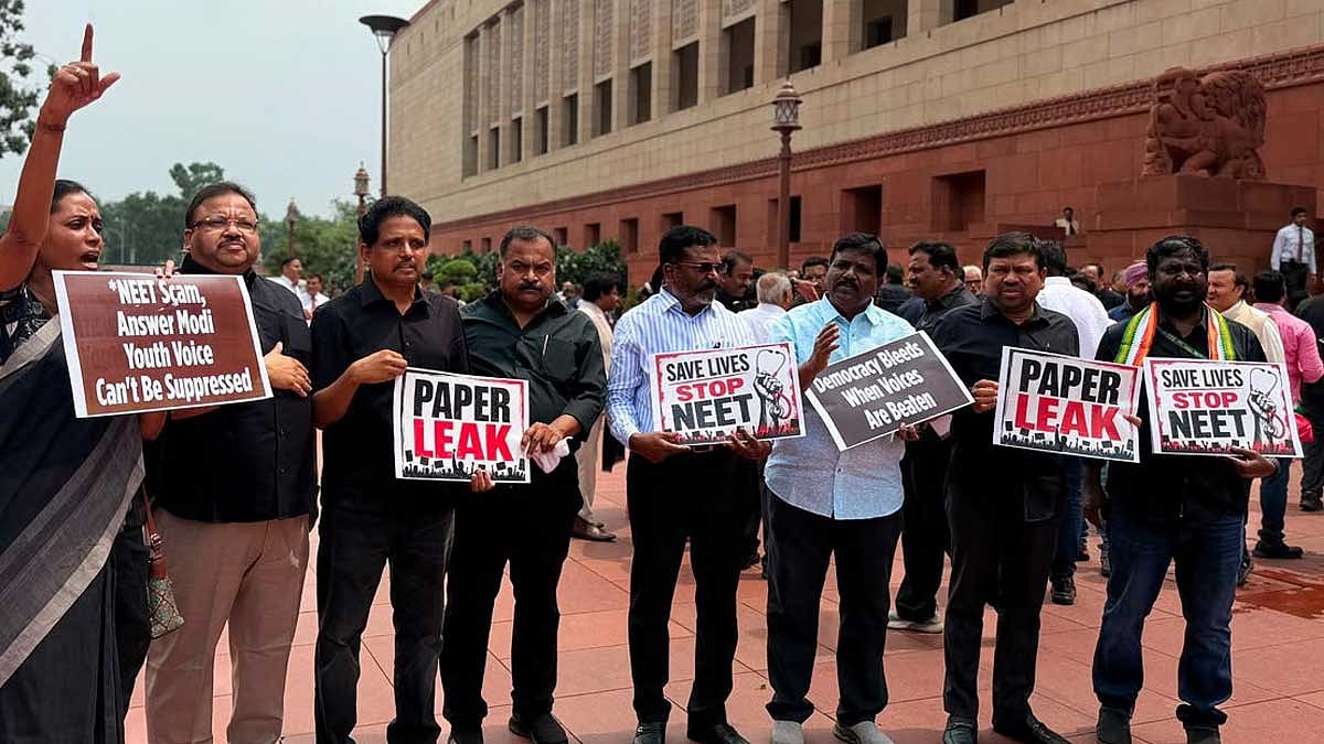 ராகுல், பிரியங்கா காந்தி கைதுக்கு எதிர்ப்பு- டெல்லியில் காங்கிரசார் போராட்டம் 