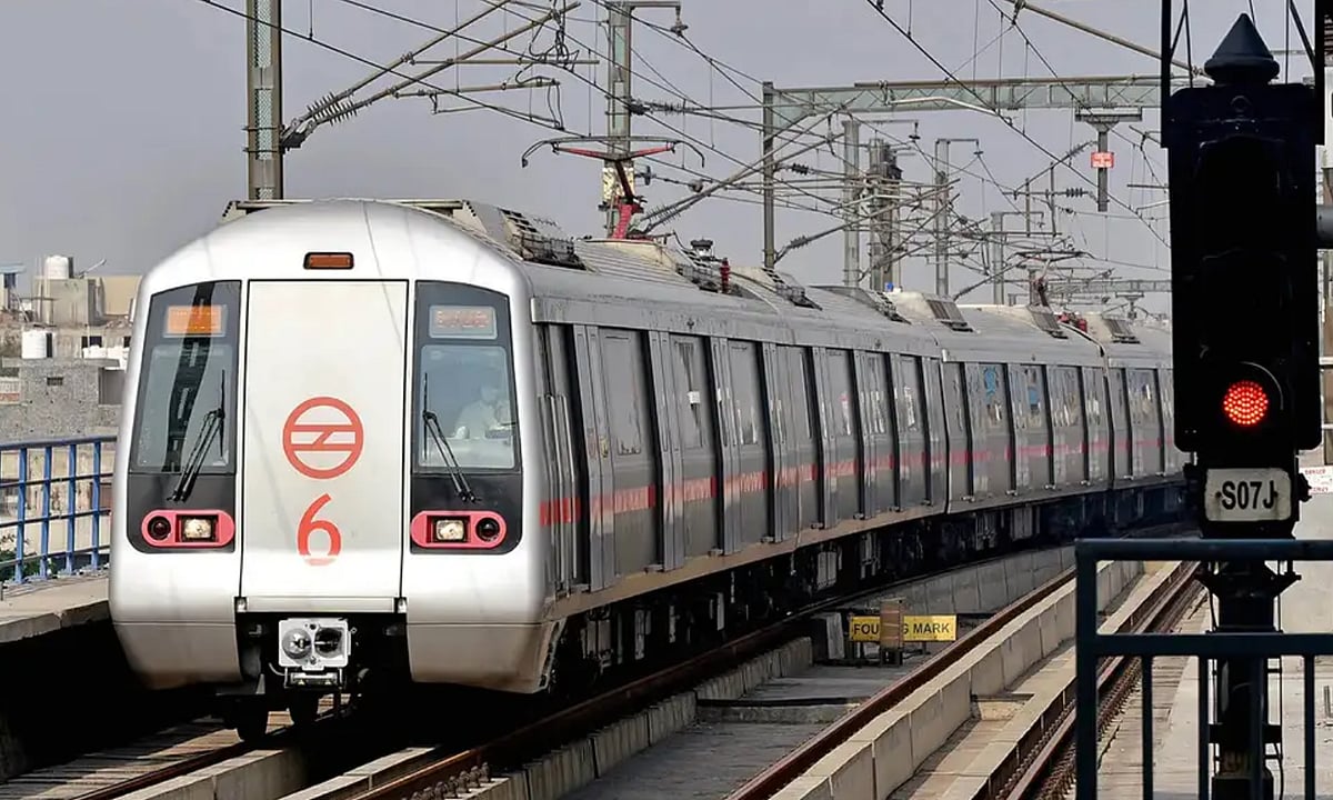 தீவிரமடையும் மாணவர்கள் போராட்டம் - டெல்லியில் 16 மெட்ரோ ரெயில் நிலையங்கள் மூடல்!