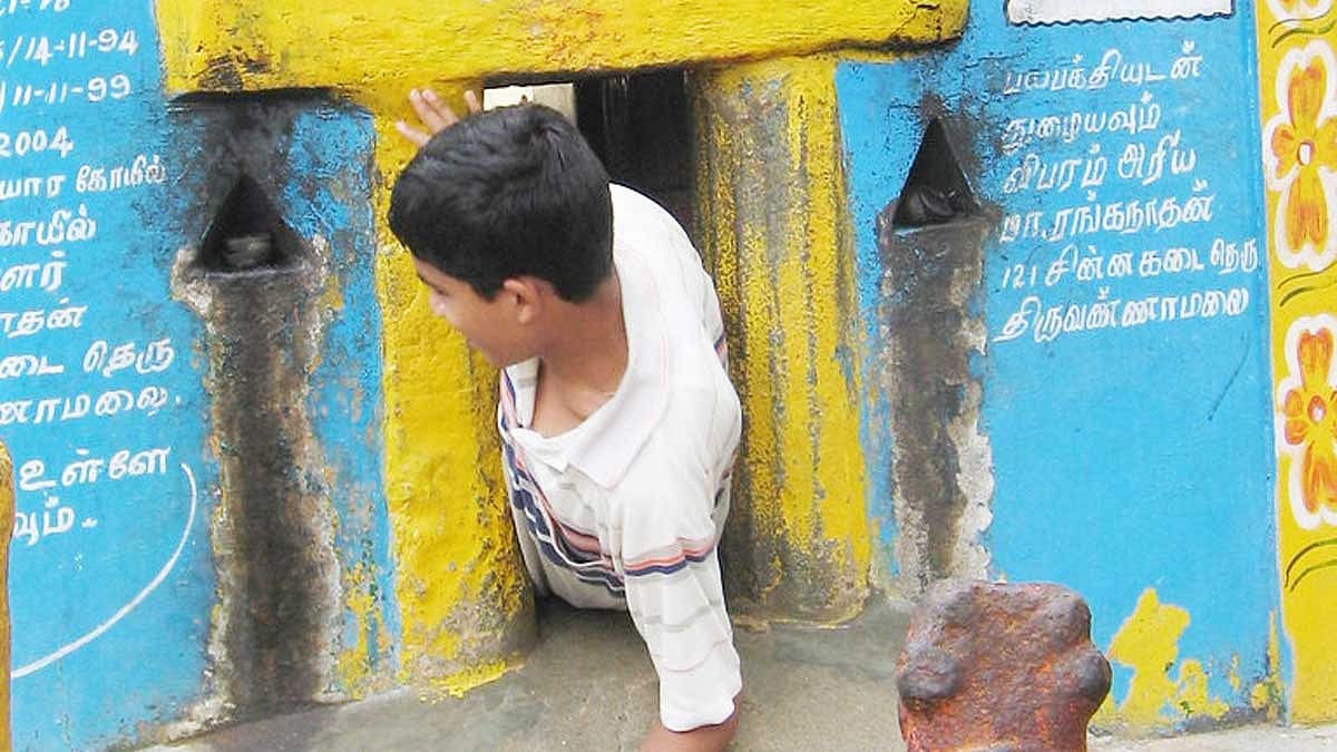 திருவண்ணாமலை கிரிவலப்பாதையில் உள்ள இடுக்கு பிள்ளையார் கோவில் குகையில் சிக்கி ஆந்திர பக்தர் பலி 