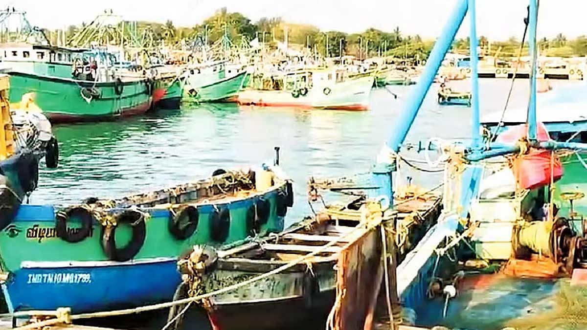 இலங்கை சிறையில் உள்ள மீனவர்களை விடுவிக்க கோரி ராமேசுவரம் மீனவர்கள் வேலைநிறுத்தம்