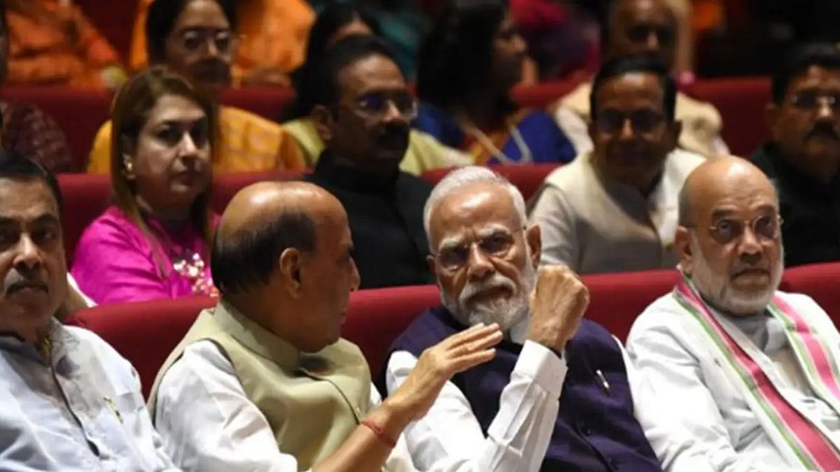பிரதமர் மோடி தலைமையிலான என்.டி.ஏ கூட்டத்தில் திரிணாமுல் காங்கிரசில் இருந்து விலகிய 20 அதிருப்தி எம்.பிக்கள் பங்கேற்பு 