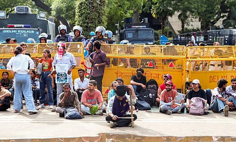 நீட் போராட்டக்காரர்களுக்கு நிம்மதி: வழக்குகள் கைவிடல்... கைதானவர்கள் விடுவிக்க டெல்லி அரசு உத்தரவு!