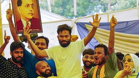 கரப்பான்பூச்சி ஜனதா கட்சி 
