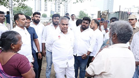 சைதாப்பேட்டை திடீர் நகரில் அமைச்சர் என்.ஆனந்த் திடீர் ஆய்வு 