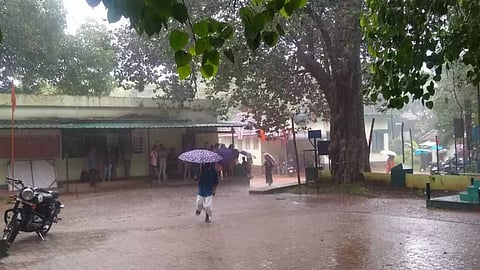 கேரளா: 8 மாவட்டங்களுக்கு ரெட் அலர்ட்... 5 மாவட்ட பள்ளி, கல்லூரிகளுக்கு விடுமுறை!
