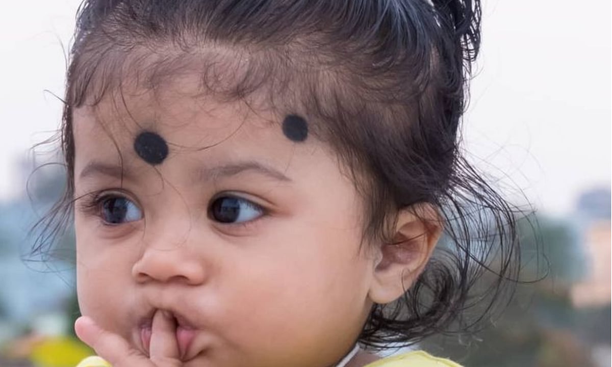 உங்க குழந்தைக்கு இந்த மாதிரி பொட்டு வச்சா நல்லா இருக்கும்! 