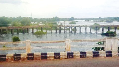 
கபினி அணையில் இருந்து திறந்து விடப்பட்ட தண்ணீர் கொள்ளேகால் வந்தடைந்தது