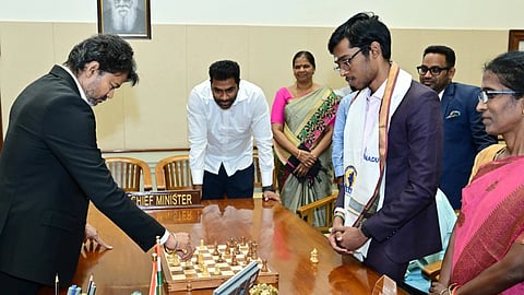 GCT செயின்ட் லூயிஸ் ரேபிட் & பிளிட்ஸ் செஸ் தொடரில் வென்ற பிரக்ஞானந்தாவுக்கு முதலமைச்சர் விஜய் வாழ்த்து!