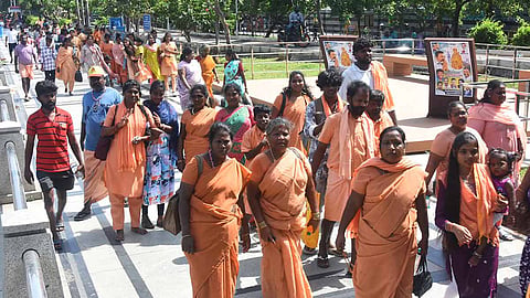 பெசன்ட்நகர் வேளாங்கண்ணி மாதா ஆலய திருவிழா - ஆயிரக்கணக்கான பக்தர்கள் நடைபயணம்