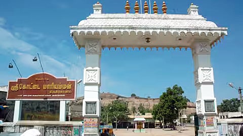 கொடி மரம், மூலஸ்தானம், கோபுர கலசம் நேர்கோட்டில் அமைந்த அற்புதம்