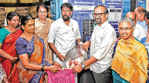 ரேசன் கடைகளில் ரூ.35-க்கு வெங்காயம் விற்பனை: இன்று முதல் வினியோகம்